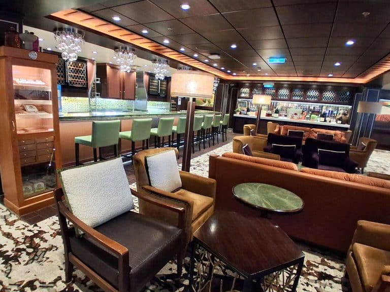 Royal Caribbeans Giovannis Wine Bar