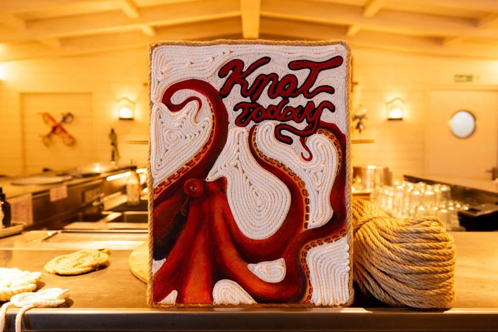 knot art on valiant lady