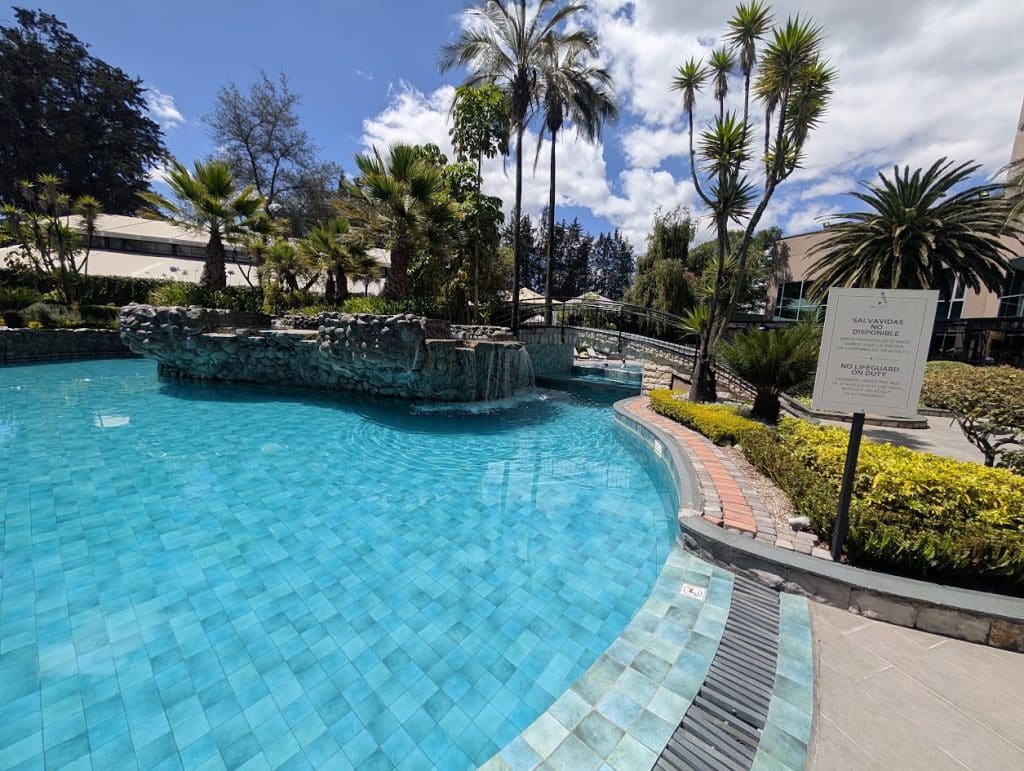 jw marriot quito pool