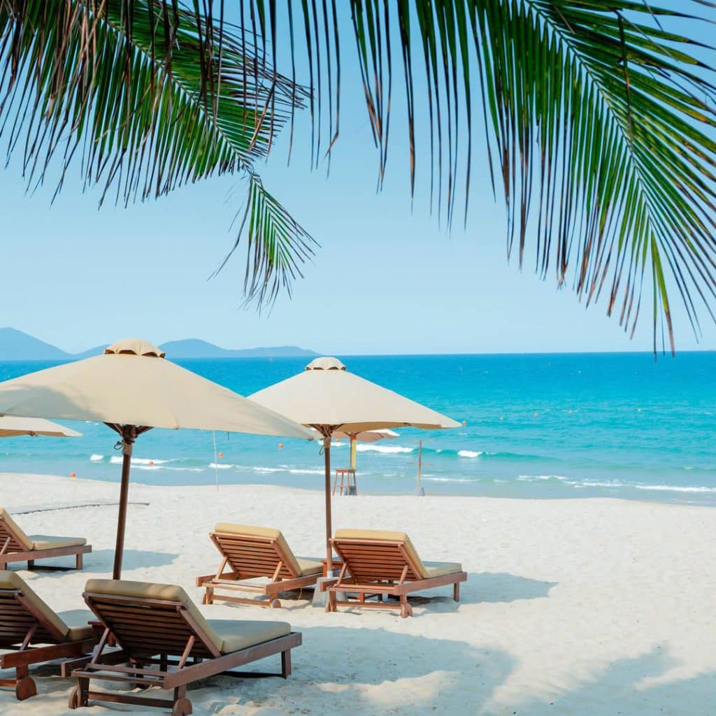 catalina sugar beach beach loungers