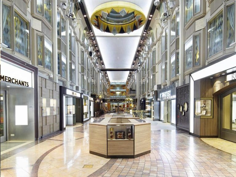 royal caribbean voyager of the seas royal promenade