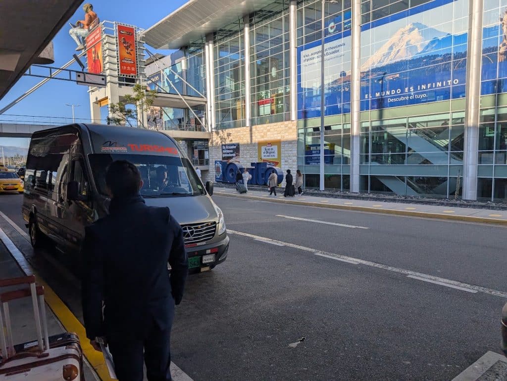 shuttle van in quito