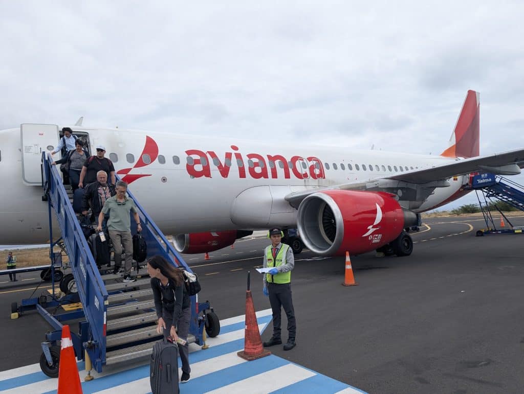 avianca airplane in baltra