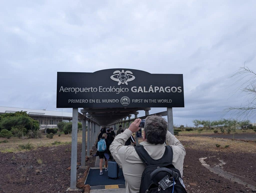 galapagos airport sign