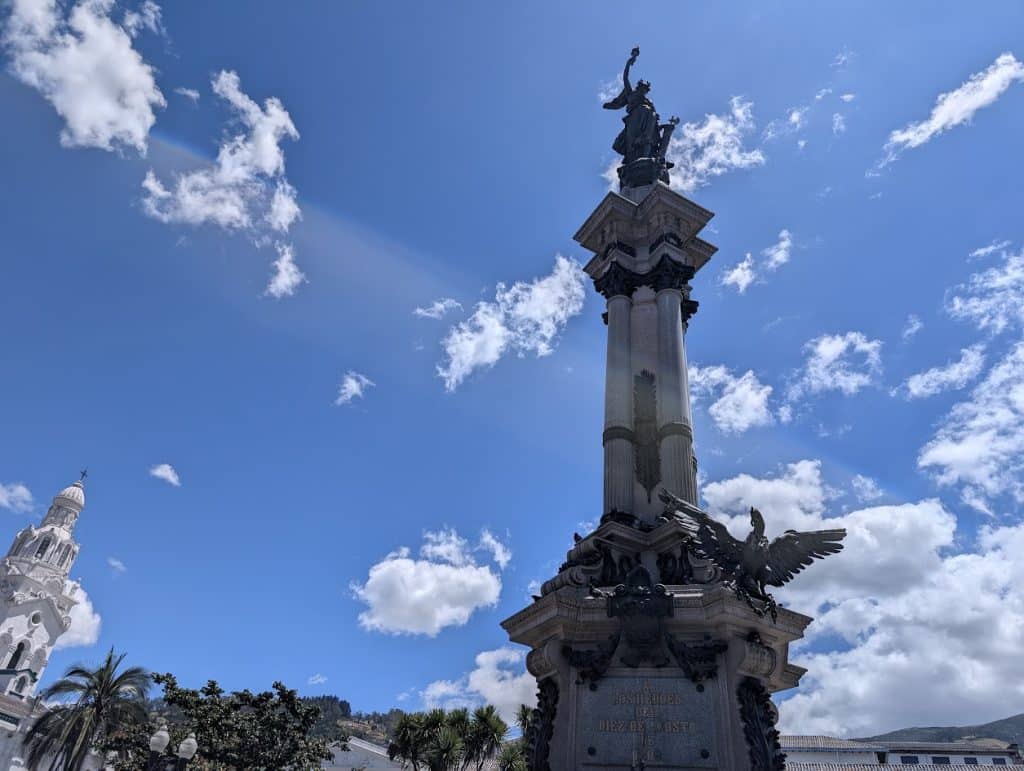 independence monument in quito