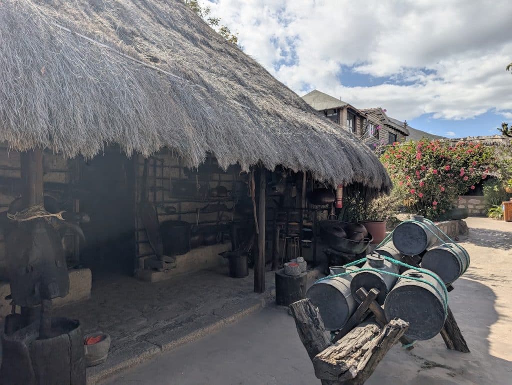 intinan equator museum hut