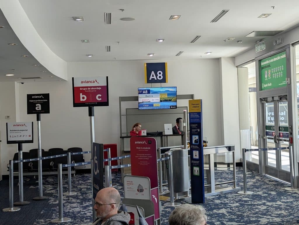 quito airport private gate