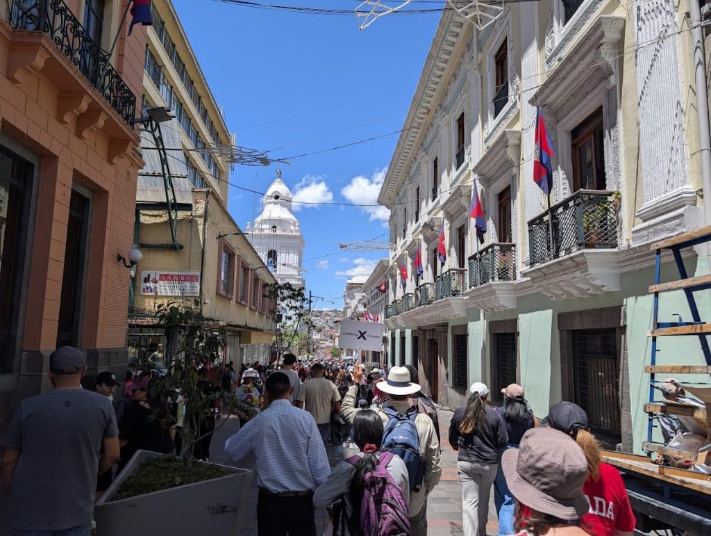quito-streets-afternoon