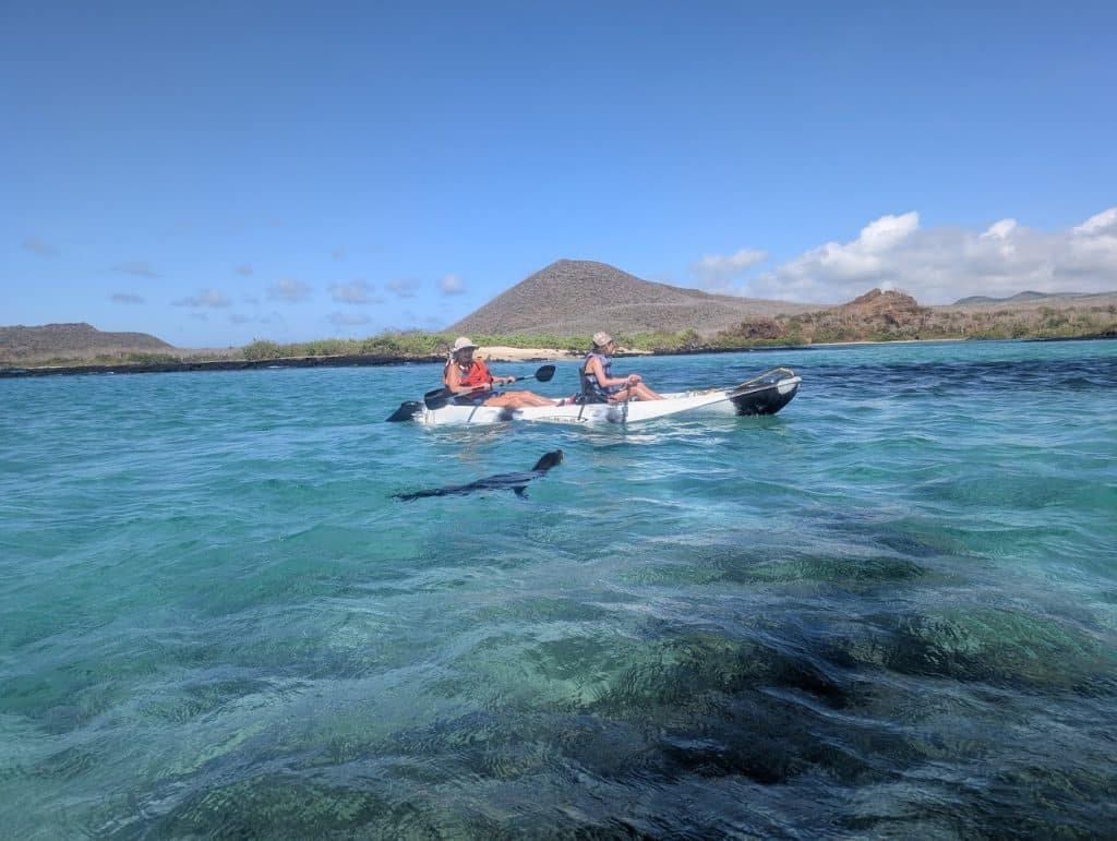 galapagos kayak couple